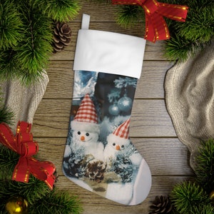 Delizia stravagante dei pupazzi di neve: ti presentiamo la nostra calza natalizia dei pupazzi di neve Dove l'arredamento gioioso incontra la tradizione commovente immagine 2