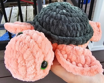 Tortuga marina de peluche de ganchillo