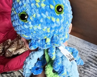 Peluche de medusa de ganchillo hecho a mano