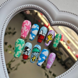 Uñas postizas brillantes de Snoopy