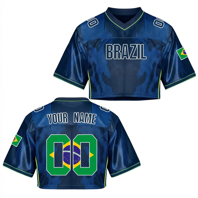 Puede incluir: Una taza de cer&aacute;mica blanca con un asa negra y el texto "But First, Coffee" en negro, con una fuente de estilo manuscrito. La taza est&aacute; sobre una superficie blanca.