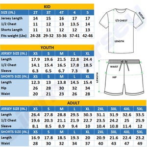 Op de afbeelding: Maattabel voor een voetbalshirtset, met afmetingen voor kinderen, jeugd en volwassenen. Inclusief trui lengte, borst, mouw, short lengte, heup en taille in inches en gewicht in pond.