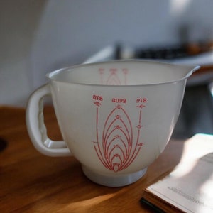 Vintage Tupperware Mix-N-Stor Handled Measuring Cup With Spout 2 Available Sizes