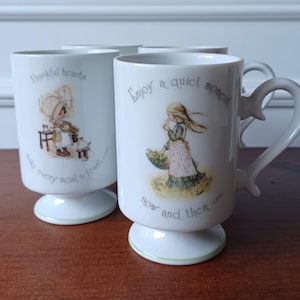 Vintage Holly Hobbie Mugs – Set of 4 Inspirational Quote Cups, 1970s Retro Decor