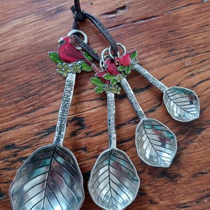 Ganz Cardinal Measuring Spoon Set - Leaf Bowls, Enamel Bird