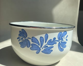 Vintage Pfaltzgraff Metal Bowl With Yorktowne Blue American Folk Art Pattern