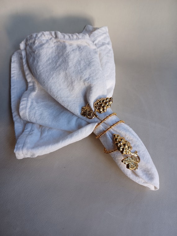 Vintage Set of 8. Gold Wire Bunches of Grapes on Grapevines Napkin Rings