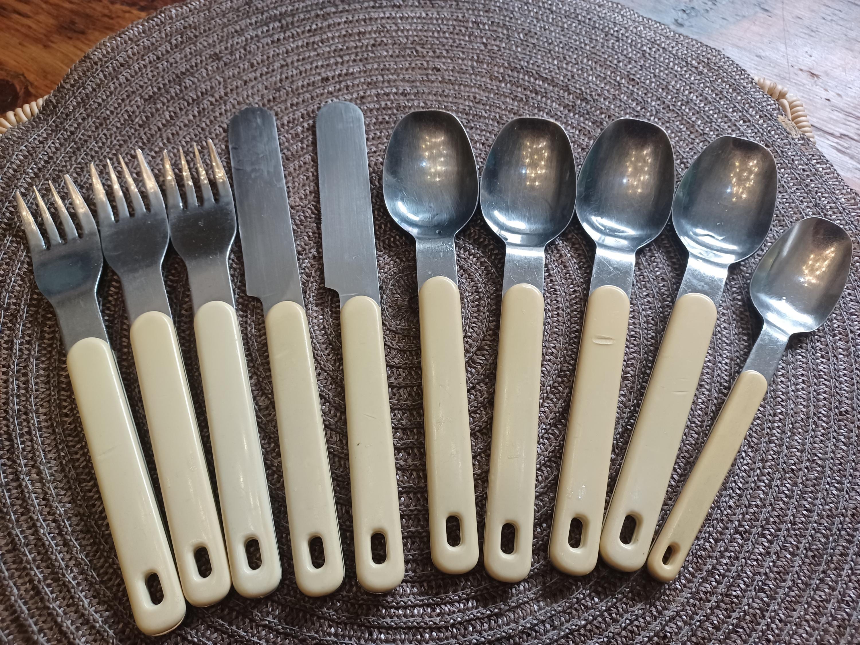 ヴィンテージ ノースランド ステンレス カトラリーセット：クリーム色