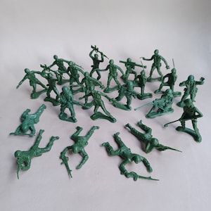 Vintage Set of 22 American Army Men Green Plastic Toys WWII Soldiers Collectibles Memorabilia Militaria