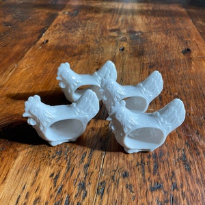 Porta tovaglioli vintage a forma di gallina bianca Porta tovaglioli in ceramica da fattoria Set di 4 anelli per tovaglioli