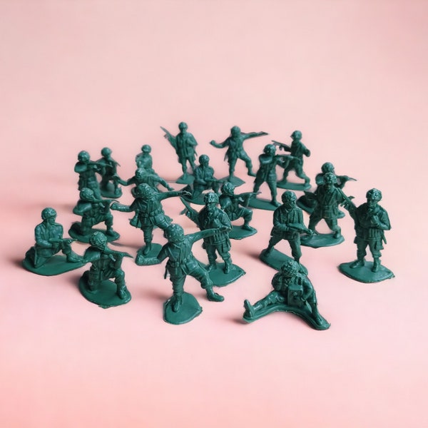 Vintage Set of 21 American Army Men Green Plastic Toys WWII Soldiers Collectibles Memorabilia Militaria
