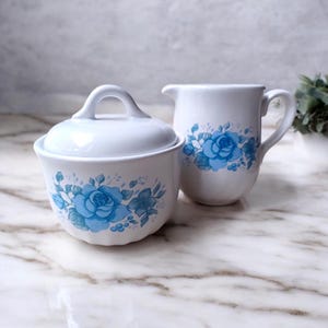 Vintage Blue Velvet Corelle Sugar Bowl with Lid & Creamer Set – Classic Blue Rose Design – Made in USA