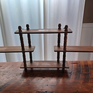 Vintage Wooden Spindle Shelf: 4-Tier Display, Wall Mountable