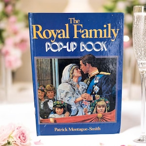 Libro desplegable vintage de la Familia Real de Patrick Montague-Smith. La boda de Carlos y Diana. ¡Raro y difícil de encontrar!