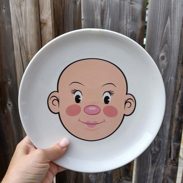 Assiette enfant vintage Fred joue avec sa nourriture