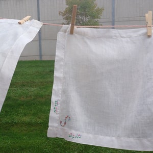 Vintage Fine Linens Hand Embroidered Handkerchiefs/Napkins