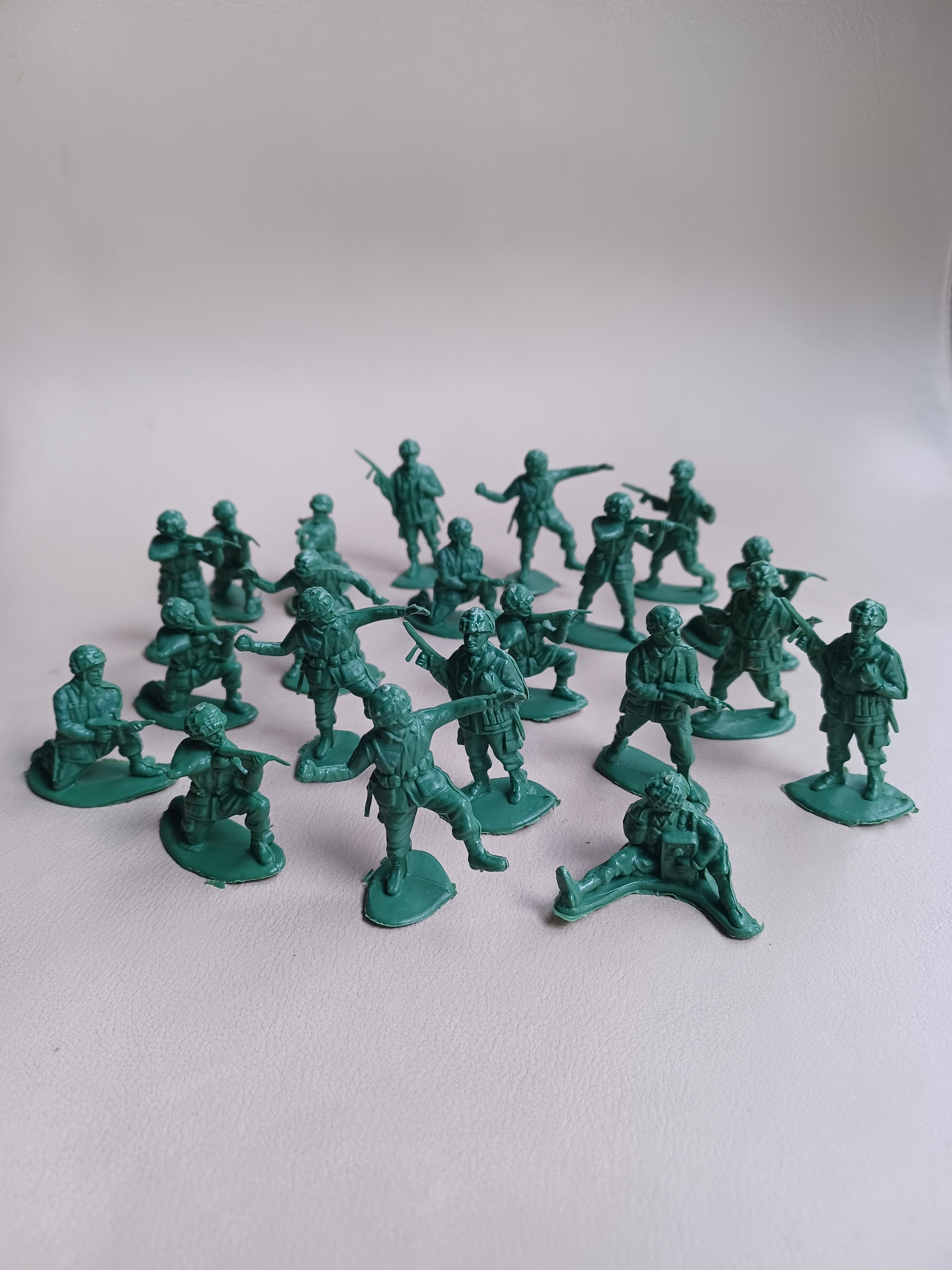Vintage 1970s Green Plastic Army Men - WWII Era Toy Soldier Set - Etsy