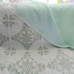 Vintage Hand Sewn Hand Embroidered Quilt Twin Bed Oversized Quilt Comforter BEAUTIFUL