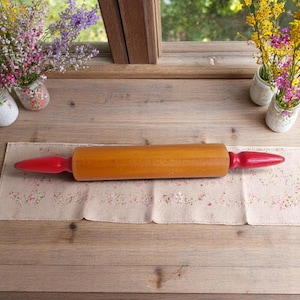 Rouleau à pâtisserie en bois vintage - poignées rouges, décoration de cuisine de ferme