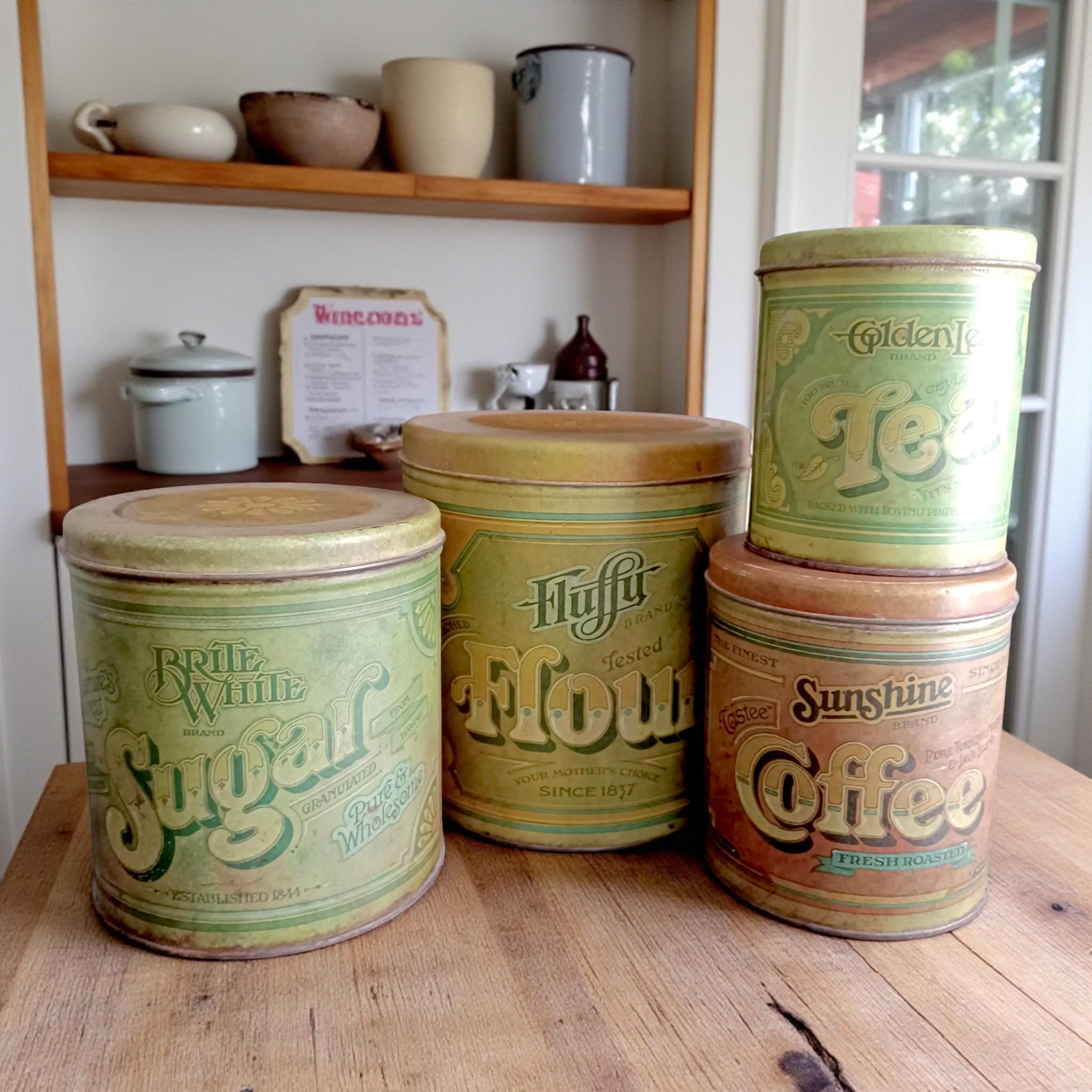 ビンテージ USA Ballonoff Candy キャニスター Vintage Ballonoff Nesting Canister Set: 1970s Kitchen Tins - Etsy