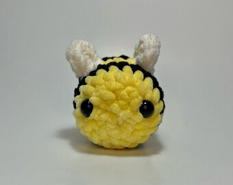 Mini amigurumi plush bee!