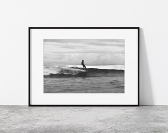 Olas fotográficas de surf horizontales en blanco y negro para el hogar. Impresión fotográfica minimalista de bellas artes para decoración de paredes. Arte de calidad única.