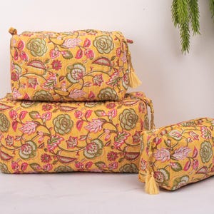 Set di 3 pezzi, borsa da trucco trapuntata fatta a mano da donna, borsa da bagno in cotone ecologico, borsa da toilette con stampa a blocchi sostenibile.