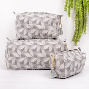 Set di 3 borse cosmetiche fatte a mano da donna, set di borse da trucco, borse da toilette trapuntate ecologiche, set di borse da lavaggio in cotone stampato sostenibile
