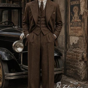 Herrenanzug im Vintage-Stil der 1930er Jahre, braunes Leinen, weite Hose mit Umschlägen, zweireihiges Sakko.