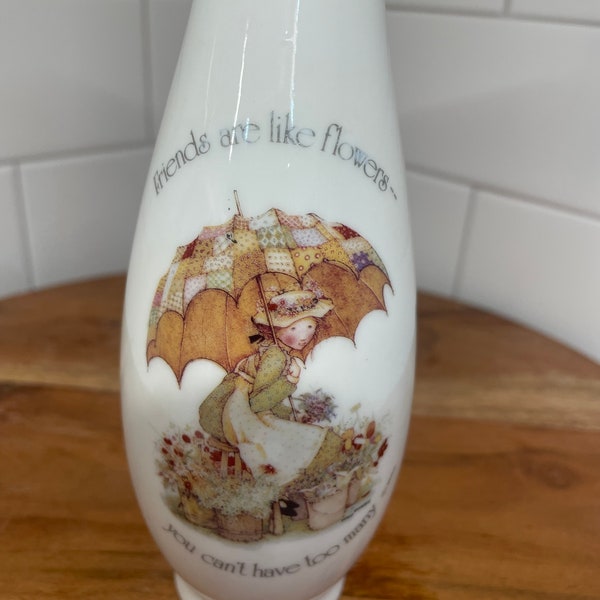 Vintage Midcentury 1977 Holly Hobbie “Friends Are Like Flowers” Gold Rim Whote Flower Bud Ceramic Porcelain Vase
