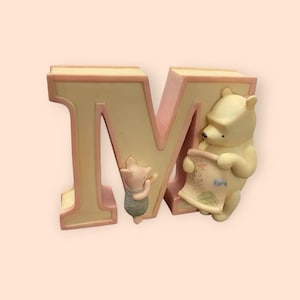 "Winnie the Pooh Alphabet Buchstabe ""M für Map"" Kinderzimmer Dekor - Kitschige Wanddekoration - Disney Charakter Sammlerstücke."