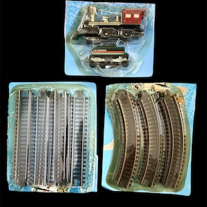Cobblestone Corners Train Tracks and Train Set - Battery Operated - Included Curved and Straight Tracks and Train Cars