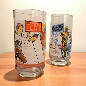Include due tazze - Bicchieri di vetro retrò anni &#39;80 di Star Wars (Burger King) - Il ritorno dello Jedi 1980 - L&#39;Impero colpisce ancora 1983 - Tazze da collezione