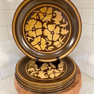 Includes 5 plates - 1970s Stoneware Brown Flower Pattern Round Plates - Retro 70s Kitchen Dinnerware