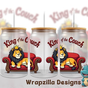 Envoltorio de lata de vidrio de 16 oz King of the Couch PNG, diseño divertido de león por sublimación y UV-DTF, descarga digital de 9,5 x 5 pulgadas, idea de regalo para vagos, regalo para él