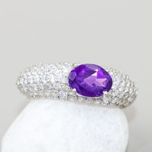 Natürlicher lila Amethyst mit kleinem zierlichen Zirkonia-Ehering für Frauen, Geburtstagsgeschenk, Jeden Tag tragen 925 Sterlingsilberring