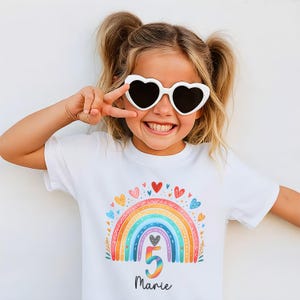 Kinder T-Shirt 'Große Schwester 2026' - Regenbogen & Herz Motiv