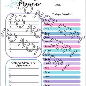 Könnte beinhalten: Ein druckbarer Tagesplaner mit floralem Design. Der Planer enthält Abschnitte für To-Do-Listen, einen Zeitplan und Beobachtungen oder IEPs. Der Zeitplan ist farbcodiert mit Rosa, Blau und Lila.