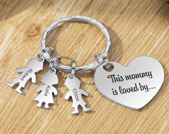 Cette maman est aimée de... Porte-clés, Porte-clés personnalisés pour enfants de 1 à 5 noms, Porte-clés de famille gravé, Cadeau pour la fête des mères d'enfants, Cadeaux pour maman