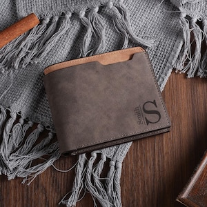 Billetera de cuero personalizada para hombre, billetera grabada a mano, billetera personalizada para papá, regalo de Navidad para hombres, padre, esposo, novio