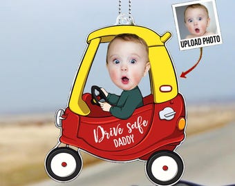 お子様の写真1～4枚を飾れるパーソナライズカーハンガー、安全運転パパのアクリル製カーオーナメント、新米パパへのギフト、新米ドライバーへのギフト、夫への赤ちゃんの写真ギフト
