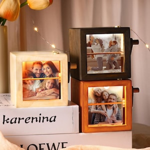Gepersonaliseerde foto flipbook animatiebox, aangepast houten fotoboek met licht, fotobox met slinger, familiefotobox, uniek cadeau voor moeder