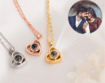 Collier pendentif personnalisé en forme de cœur d'amour en pierre de projection - Collier photo, trois options de couleurs - Cadeau pour petite amie, maman et cadeaux d'anniversaire