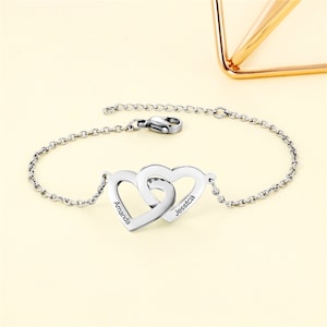 Pulseira de coração com nome gravado personalizado, pulseira minimalista com dois corações para nome personalizado - joias femininas, presente de aniversário para namorada