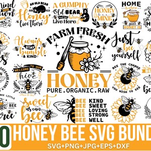 Puede incluir: Un conjunto de 20 diseños SVG de abejas de miel con varias frases e imágenes. Los diseños incluyen frases como "Mind Your Own Wax", "Always Stay Bumble", "Farm Fresh Honey", "Just Bee Yourself" y "Be Kind To Every One". Los diseños también incluyen imágenes de abejas de miel, panales y tarros de miel.