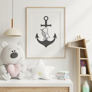Puede incluir: Una ilustraci&oacute;n en blanco y negro de un ancla con un p&aacute;jaro posado en la parte superior. La imagen est&aacute; impresa sobre un fondo blanco y enmarcada en un marco negro sencillo.