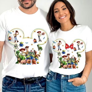 Spielzeug Familie Png, Spielzeug des Geburtstagsjungen, Geburtstagsgeschenk, Familiengeburtstagsparty Png, Familienreise, Magisches Königreich Png, Vacay Mode Png