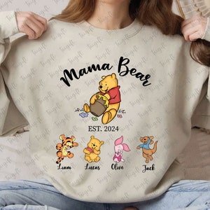 Personalisierte Mama Bär Est 2024 Png, Muttertag Png, Winnie The Pooh Mutterschaft Png, Mama Leben Png, Geschenk für Mama, magisches Königreich Png