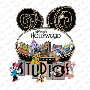 Puede incluir: Una ilustración en blanco y negro de la cabeza de Mickey Mouse con carretes de película como orejas. Dentro de la cabeza hay una escena de Disney's Hollywood Studios con el texto "Disney's Hollywood Studios" y varios personajes y atracciones de Disney. El texto "Toy Story", "Star Wars", "Hollywood Tower Hotel", "Epcot" y "Studios" es visible.