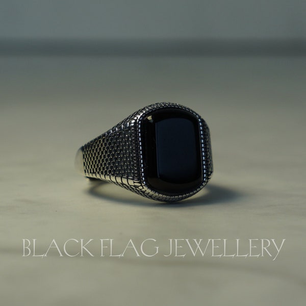 Anillo de sello de ónix negro / Banda de plata de ley texturizada ajustable de inspiración vintage / Anillo de declaración clásico para hombres / Joyería elegante de reliquia